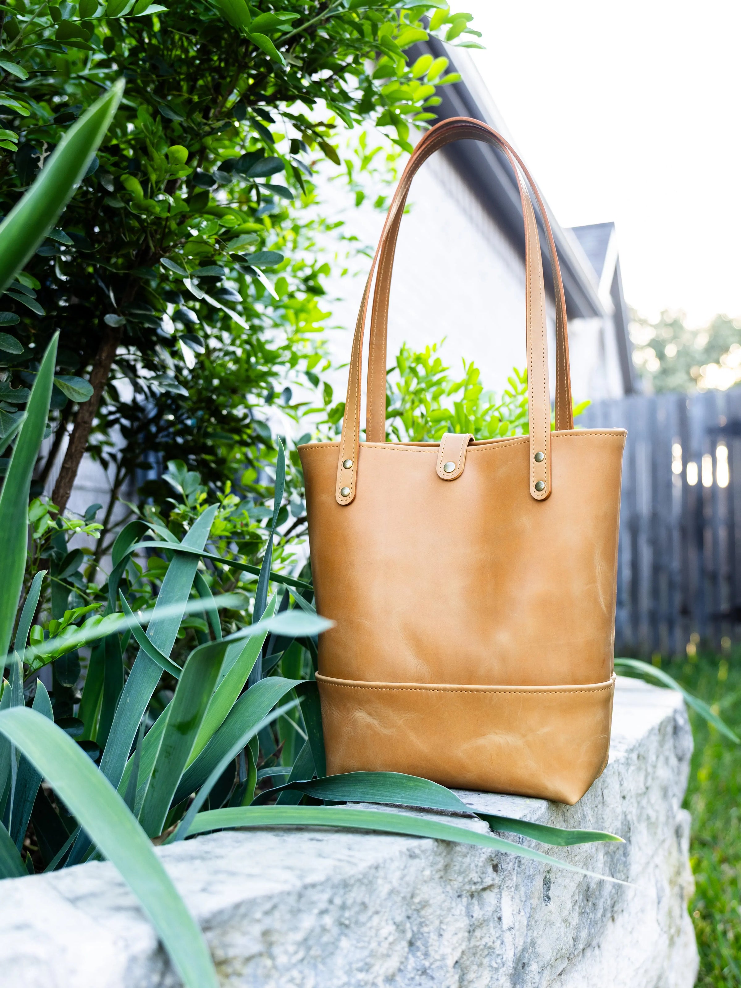 Lena Vertical Tote Grit Mercantile
