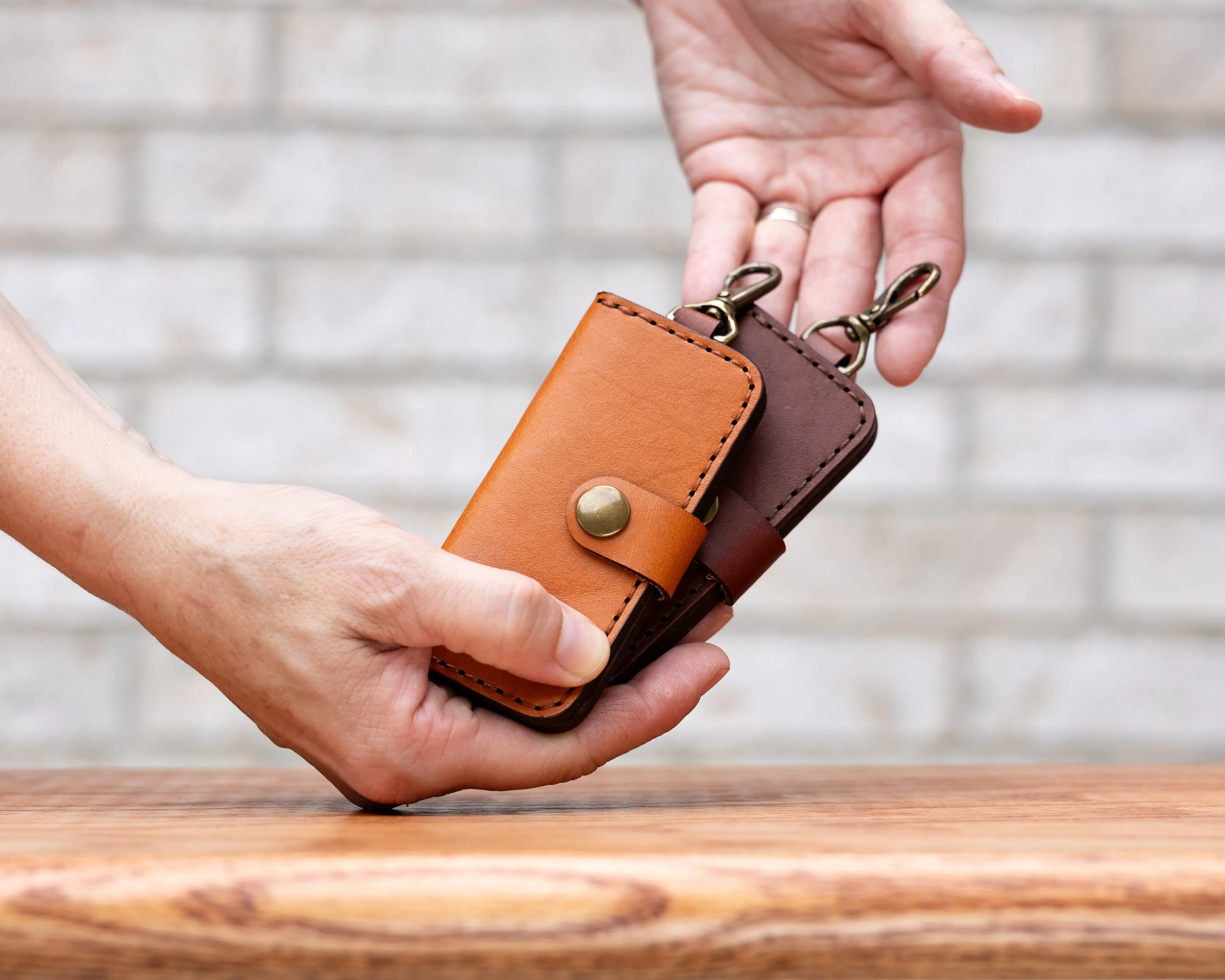 【SATUR】RIGA LEATHER CARD HOLDER / SADDLE BROWN SATUR】RIGA LEATHER CARD HOLDER / SADDLE BROWN 財布・雑貨